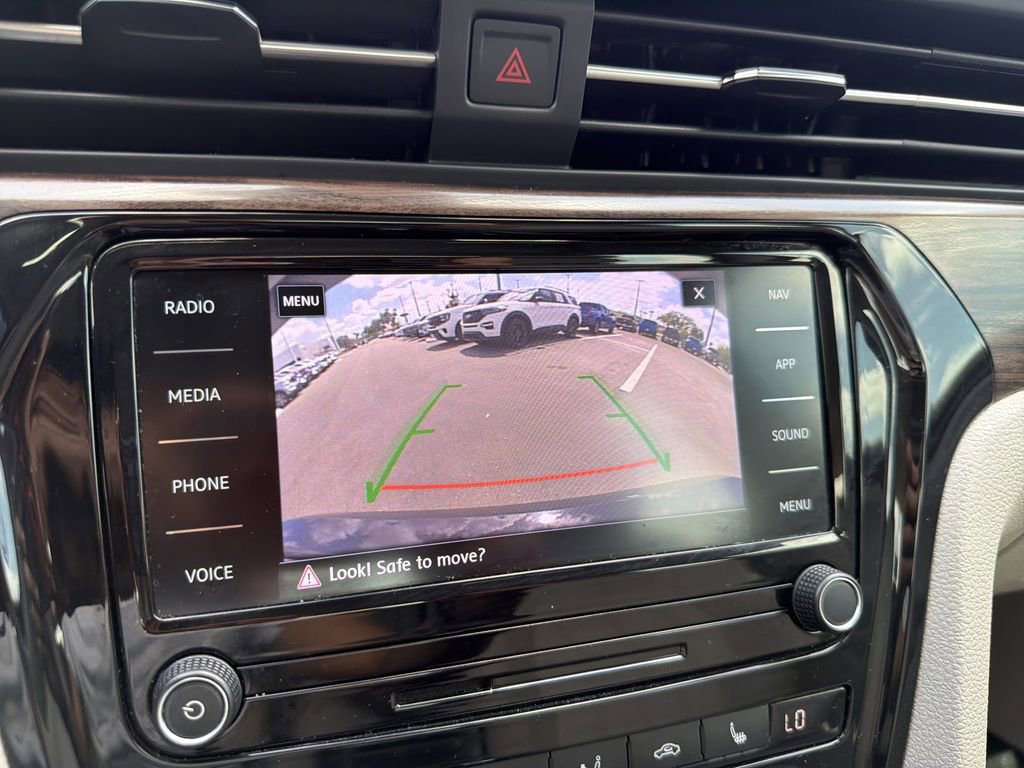 Used 2020 Volkswagen Passat 2.0T SEL image 22