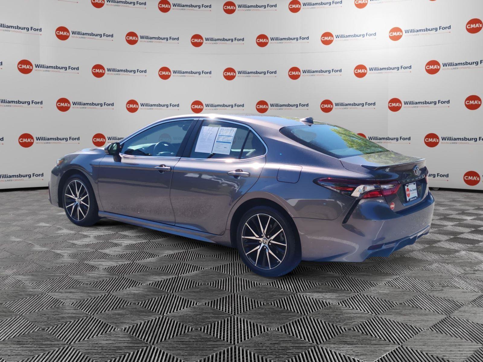 Used 2024 Toyota Camry SE w/ Cold Weather Package FWD image 3