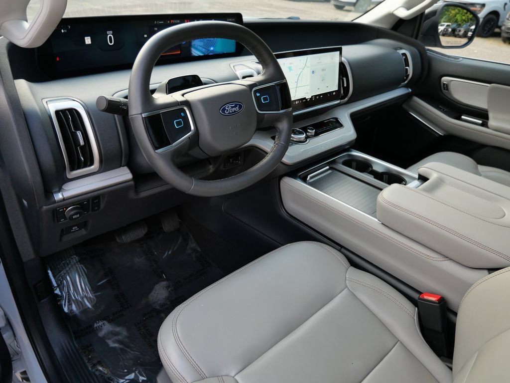 Certified 2025 Ford Expedition Active AWD/4WD image 3
