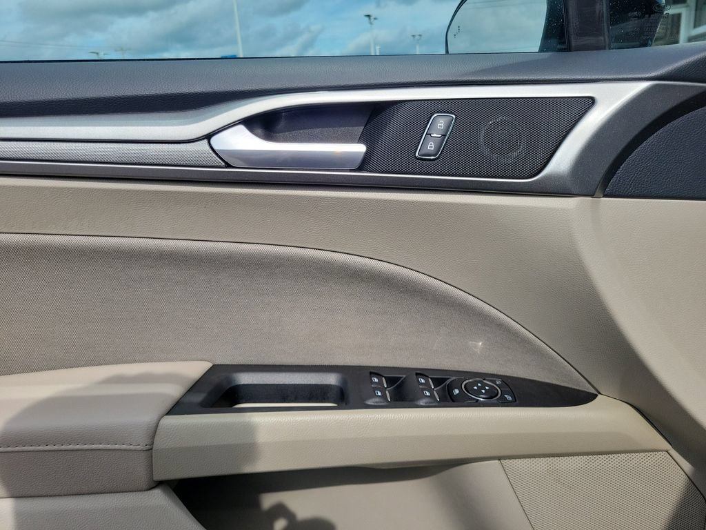 Certified 2020 Ford Fusion SE FWD image 20