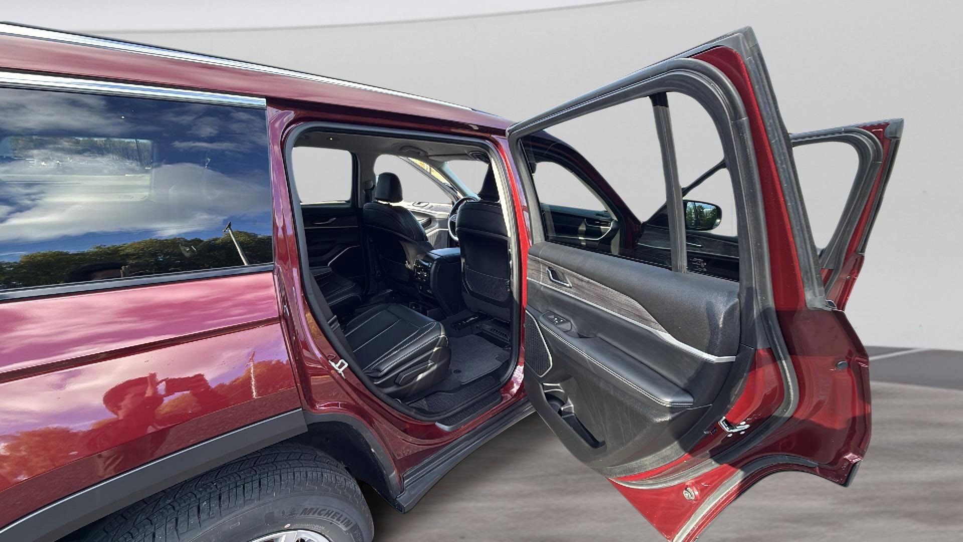 Used 2022 Jeep Grand Cherokee L Limited image 18