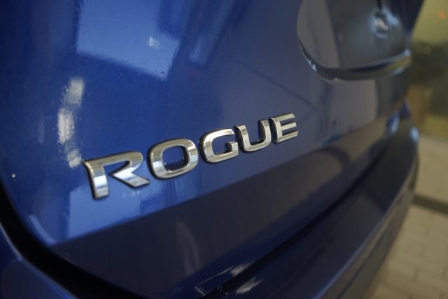 Used 2017 Nissan Rogue SV AWD/4WD image 13