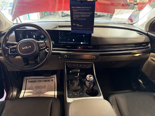 Used 2025 Kia Carnival FWD image 12