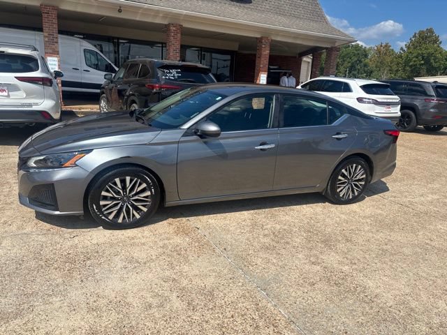 Used 2023 Nissan Altima 2.5 SV