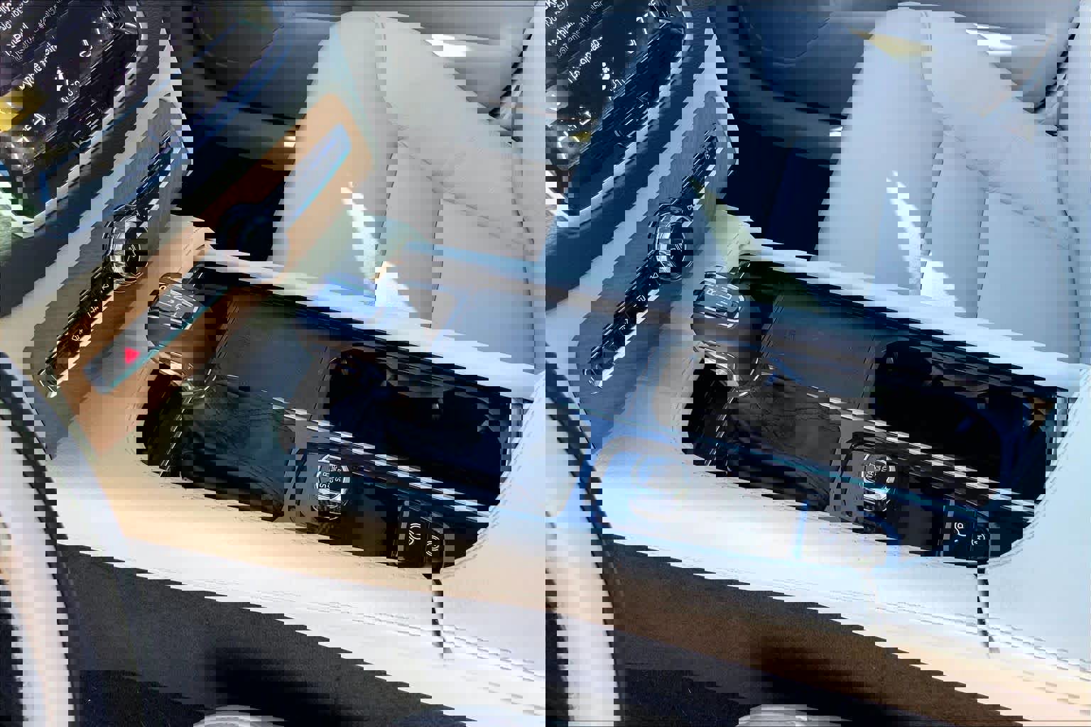 Used 2022 Volvo XC90 T6 Momentum w/ Advanced Package image 17