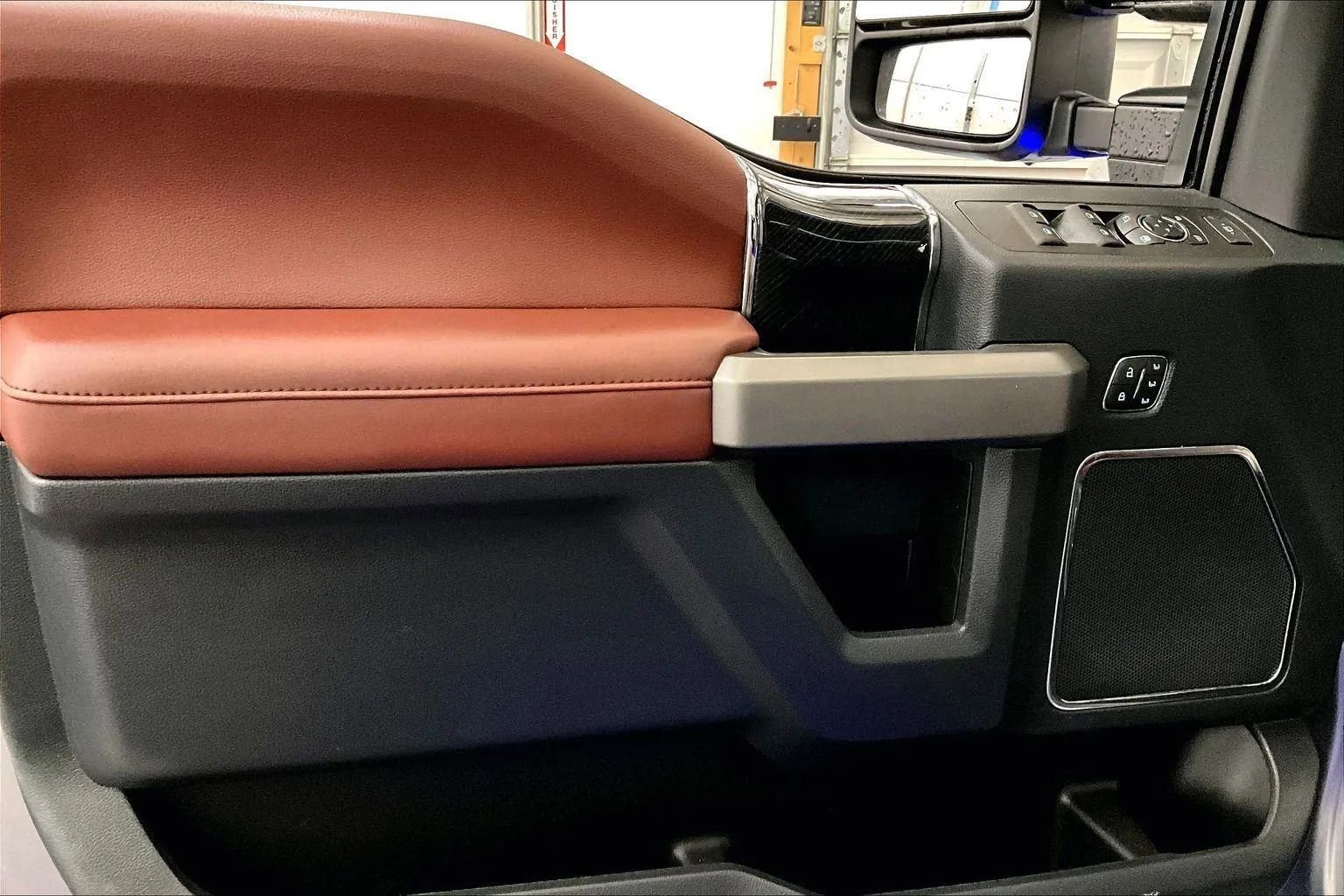 Certified 2022 Ford F450 Platinum w/ FX4 Off-Road Package image 22