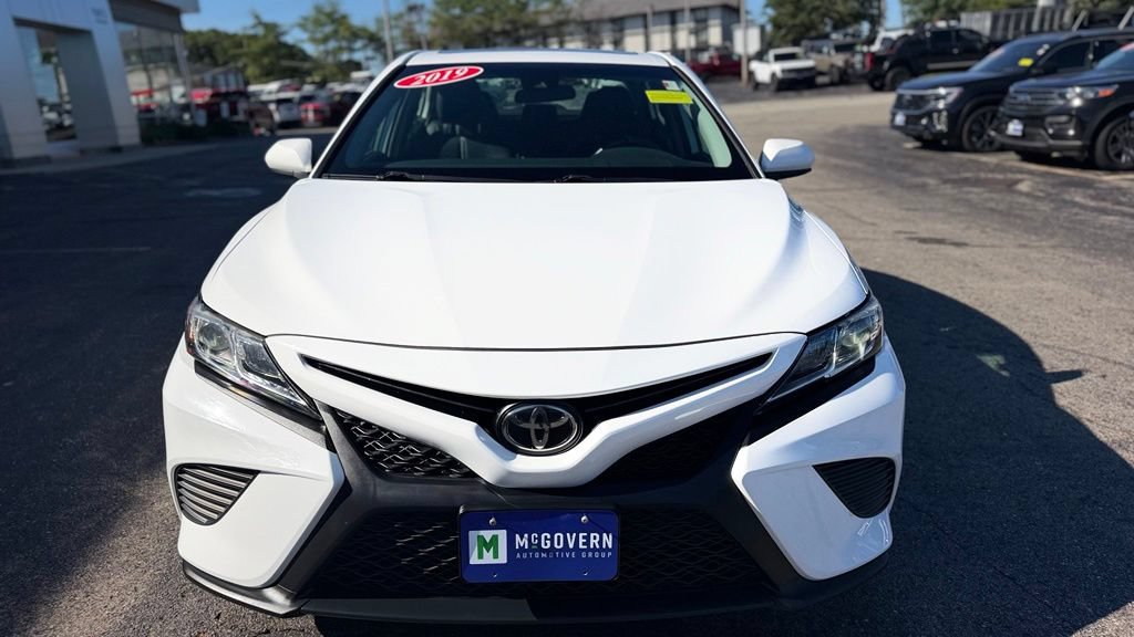 Used 2019 Toyota Camry SE w/ Carpet Mat Package FWD image 11