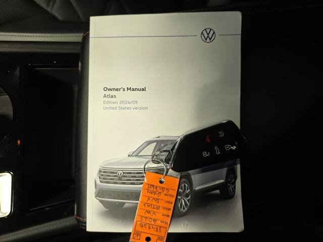 Used 2025 Volkswagen Atlas Peak Edition SE AWD/4WD image 9