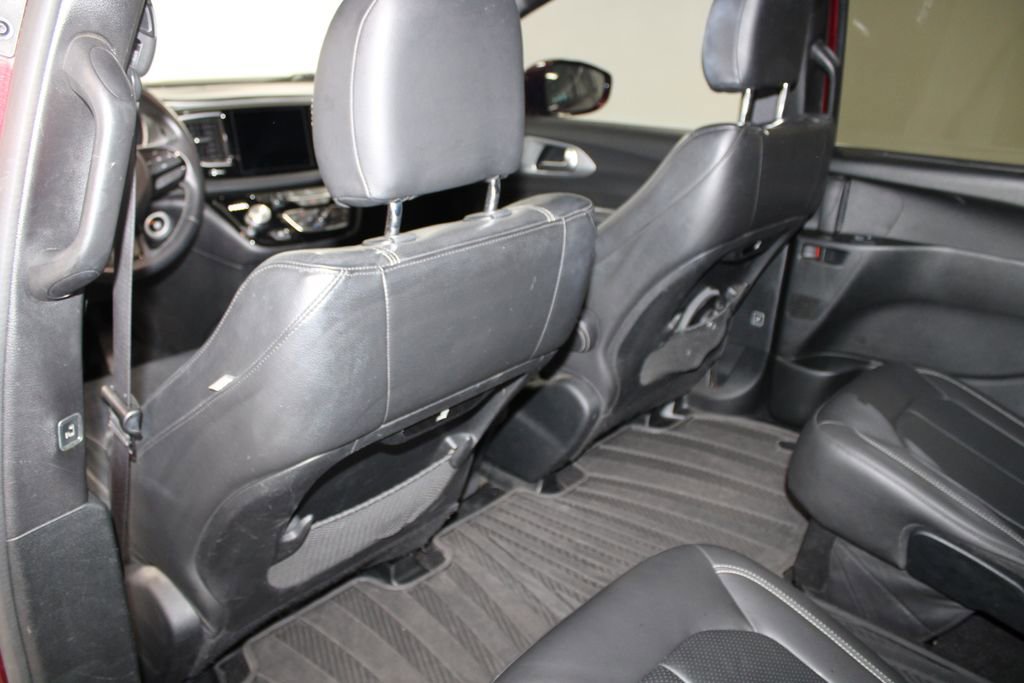 Used 2018 Chrysler Pacifica Touring-L w/ Premium Audio Group FWD image 25