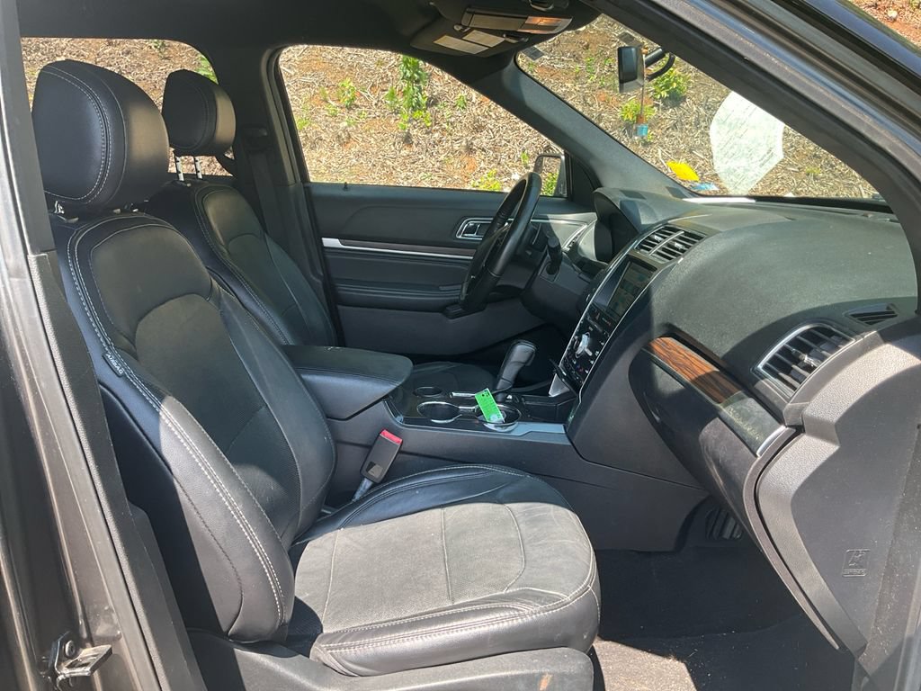 Certified 2017 Ford Explorer Limited FWD image 12