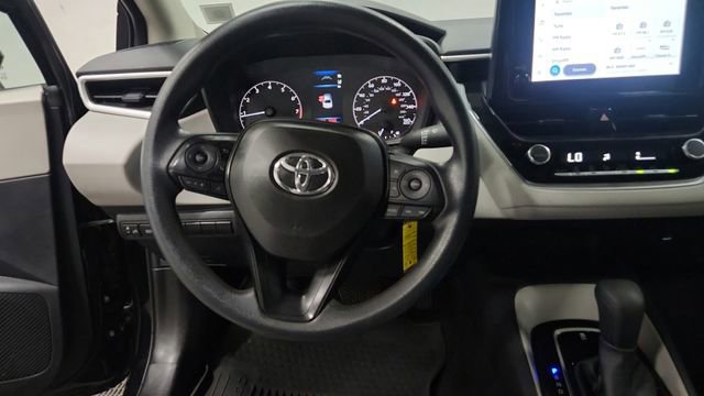Used 2025 Toyota Corolla LE image 12