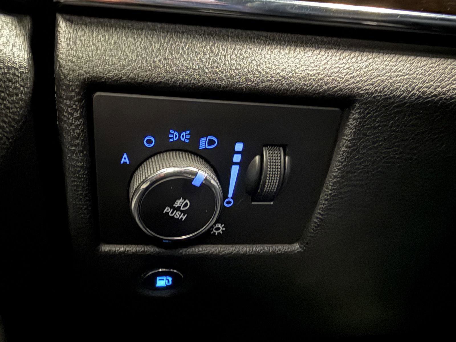 Used 2018 Jeep Grand Cherokee Limited image 13