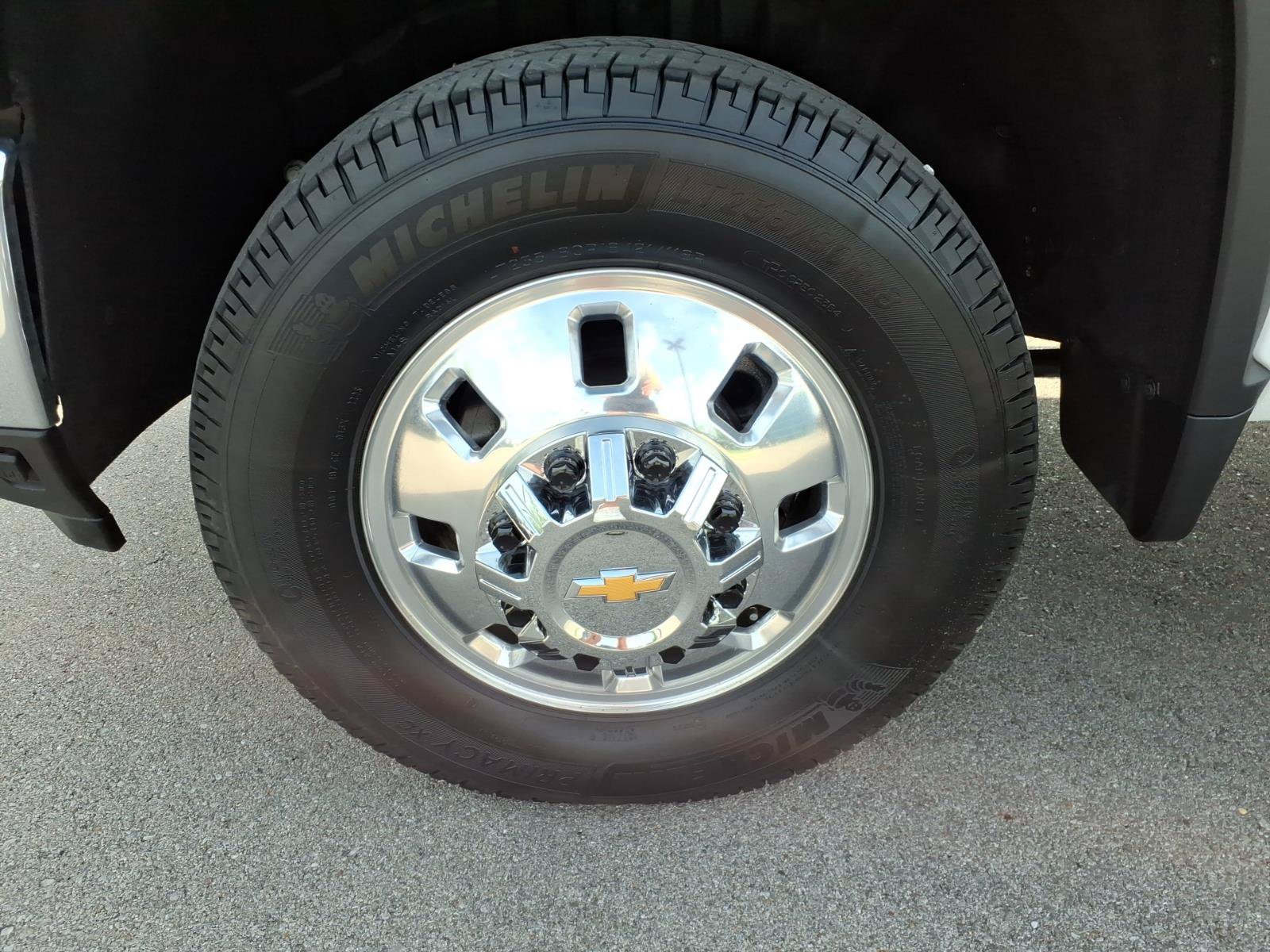 Used 2025 Chevrolet Silverado 3500 LT w/ Safety Package AWD/4WD image 9