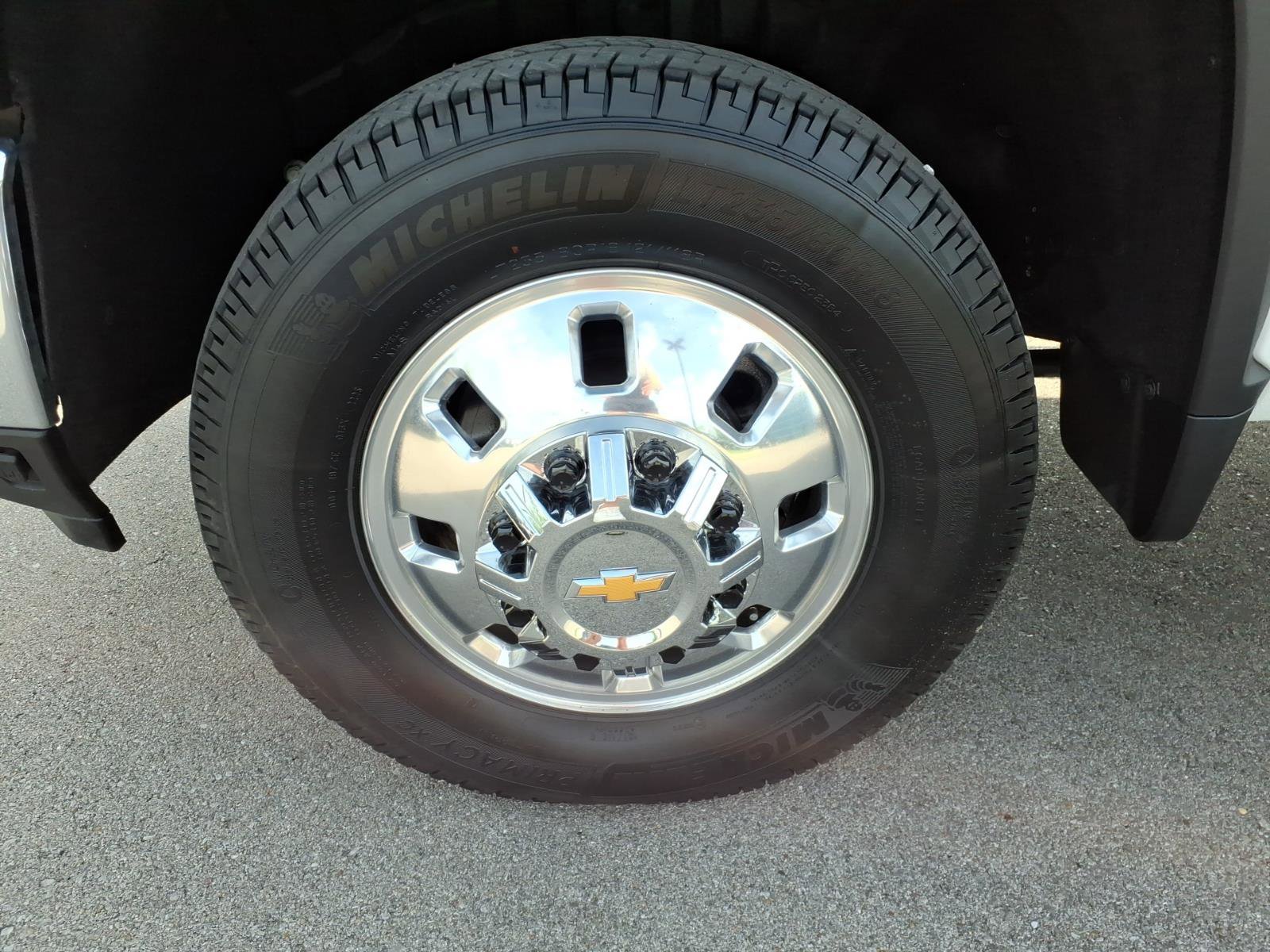 Used 2025 Chevrolet Silverado 3500 LT w/ Safety Package AWD/4WD image 9