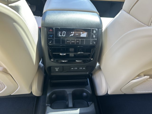 Used 2026 Jeep Grand Cherokee L Limited w/ Luxury Tech Group II RWD image 22