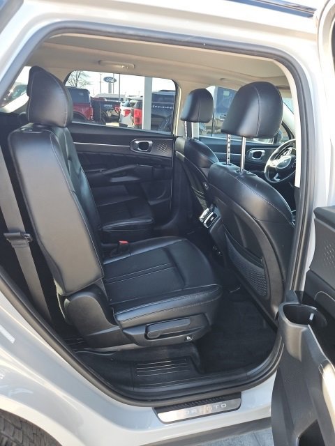 Used 2023 Kia Sorento SX image 9