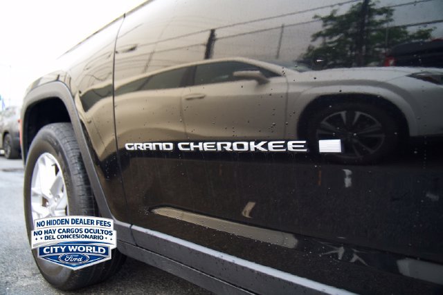 Used 2024 Jeep Grand Cherokee L Laredo RWD image 8