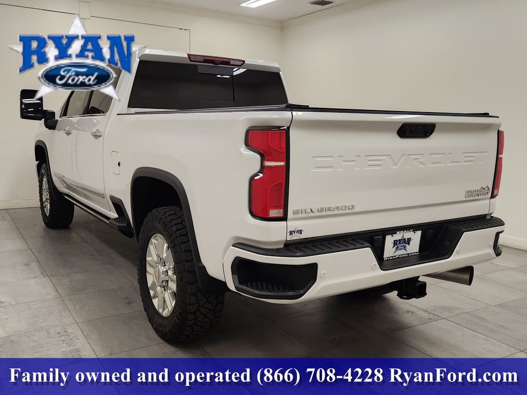 Used 2025 Chevrolet Silverado 2500 High Country image 2