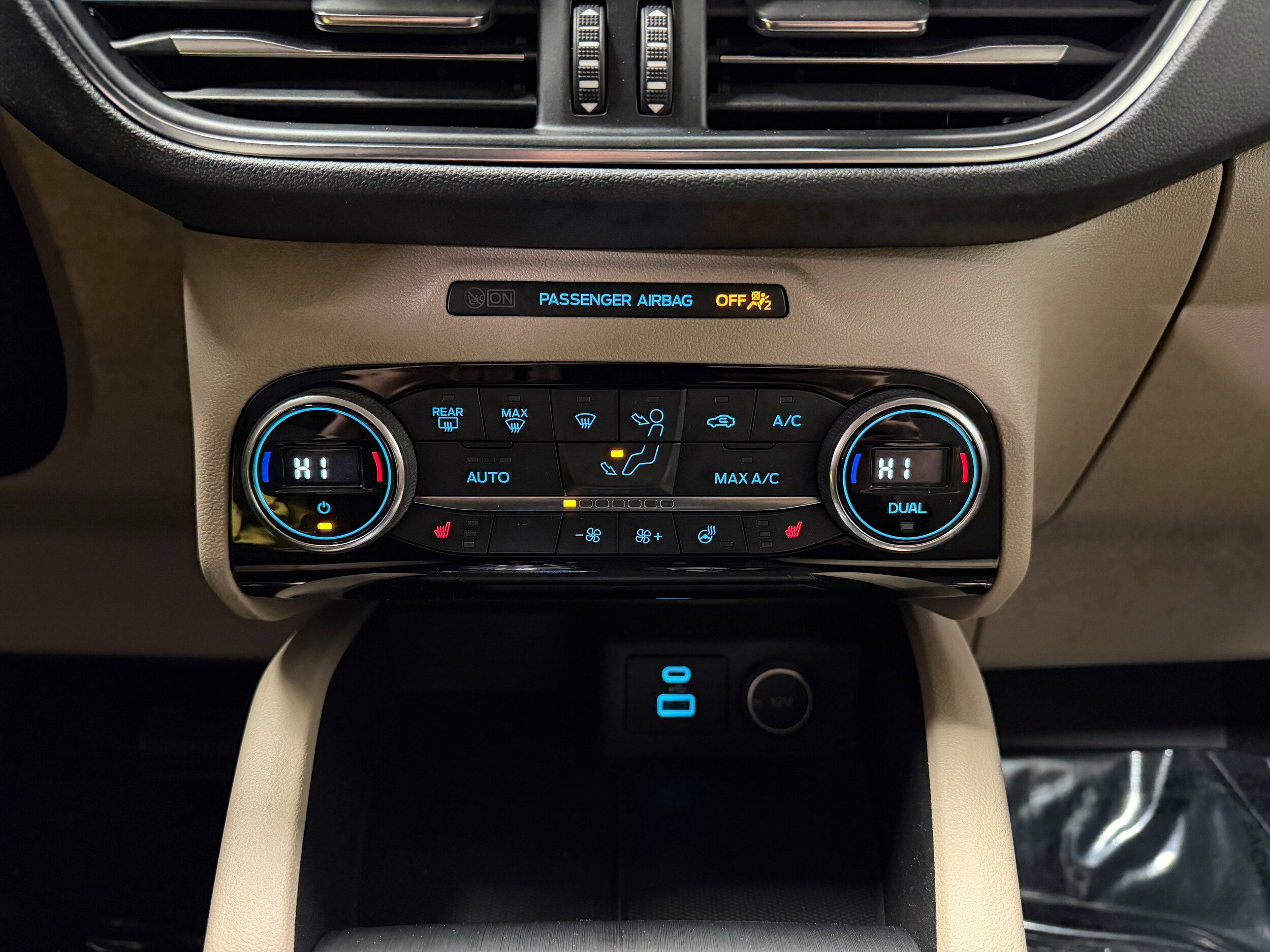 Certified 2021 Ford Escape Titanium FWD image 24