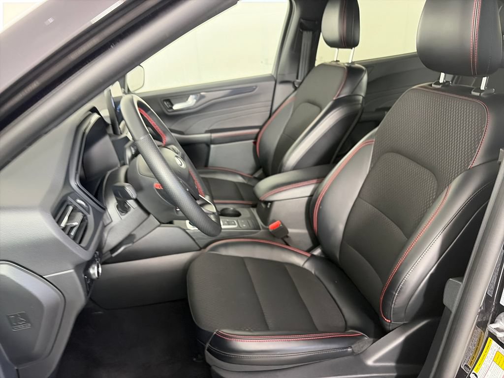 Certified 2025 Ford Escape ST-Line Select AWD/4WD image 11