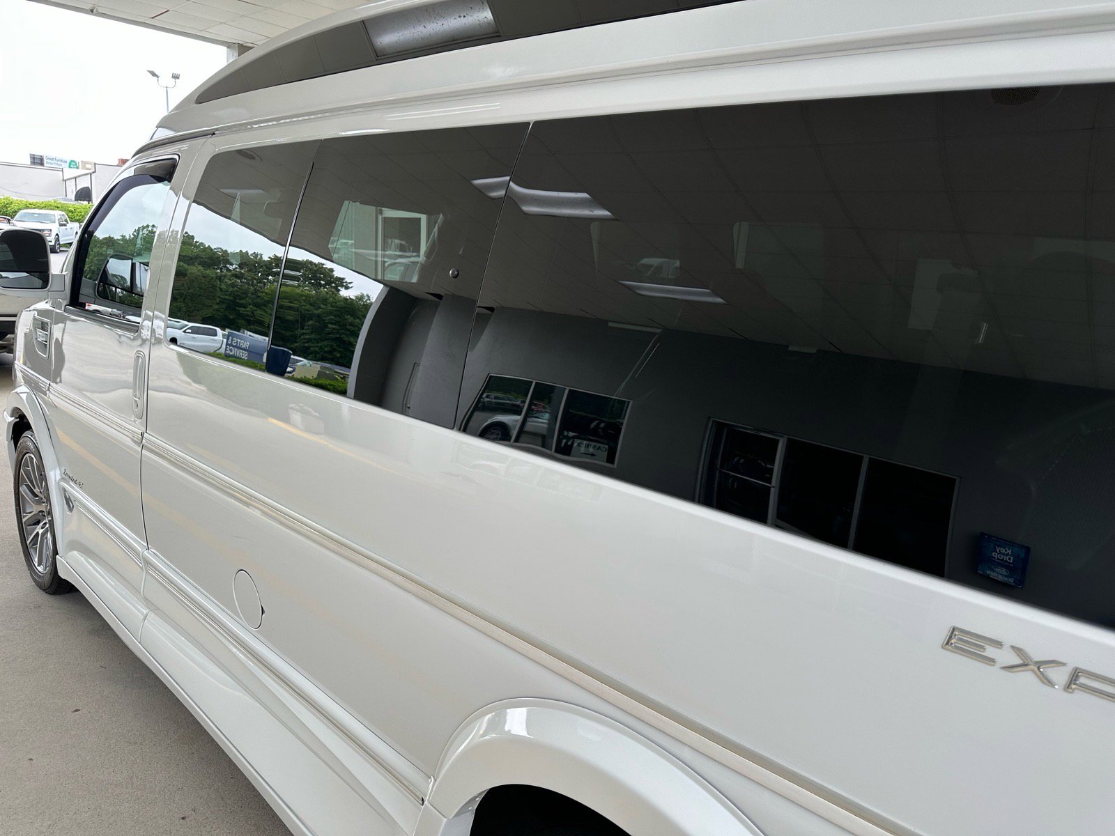 Used 2020 Chevrolet Express 2500 w/ Enhanced Convenience Package RWD image 16