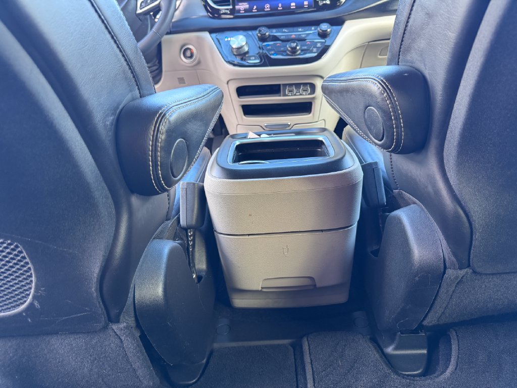 Used 2023 Chrysler Pacifica Touring-L FWD image 24