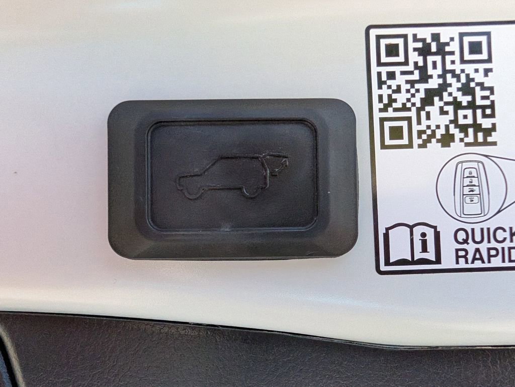 Used 2023 Toyota RAV4 Limited AWD/4WD image 30