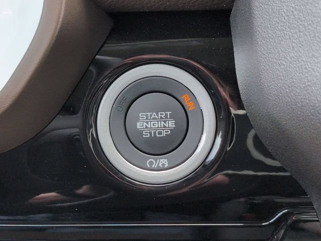 Used 2025 RAM 1500 Laramie AWD/4WD image 30