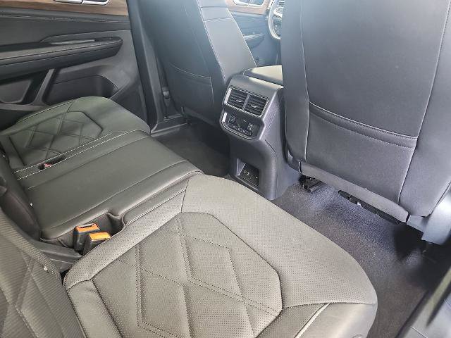 Used 2025 Volkswagen Atlas SE FWD image 11