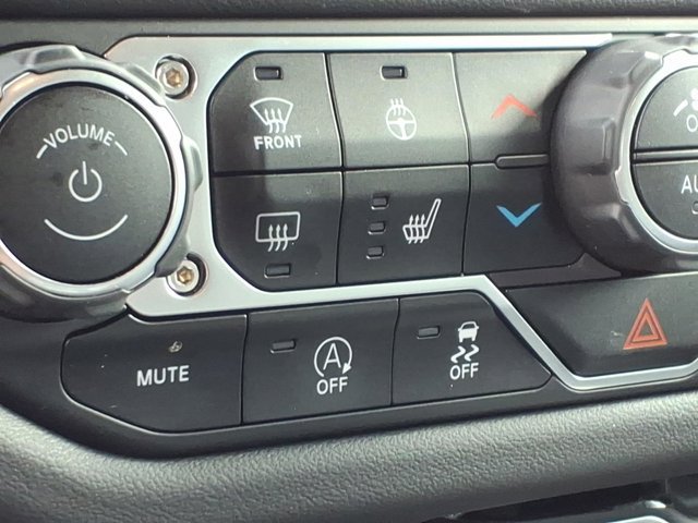 Used 2024 Jeep Wrangler Unlimited Sahara w/ Technology Group AWD/4WD image 4
