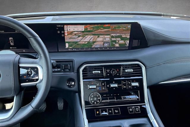 Used 2025 Nissan Armada Platinum Reserve image 4