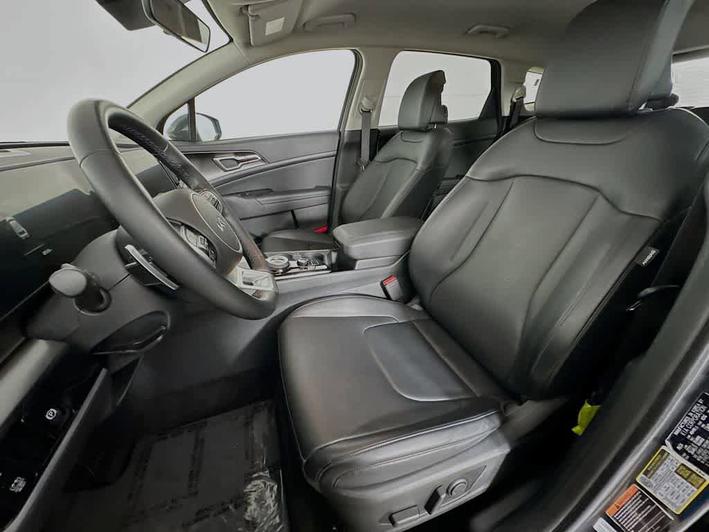 Used 2025 Kia Sportage EX AWD/4WD image 12
