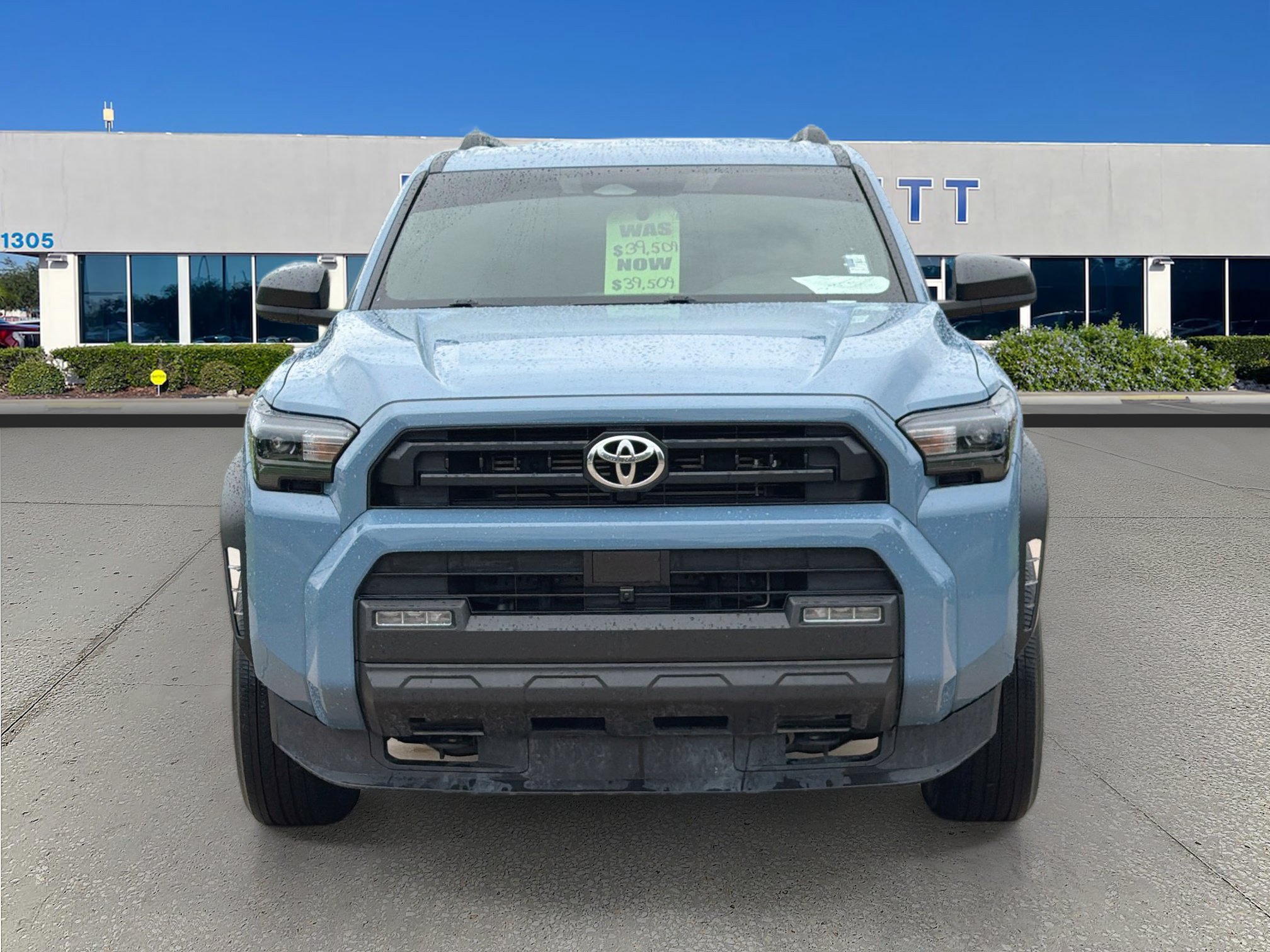 Used 2025 Toyota 4Runner SR5 AWD/4WD image 2