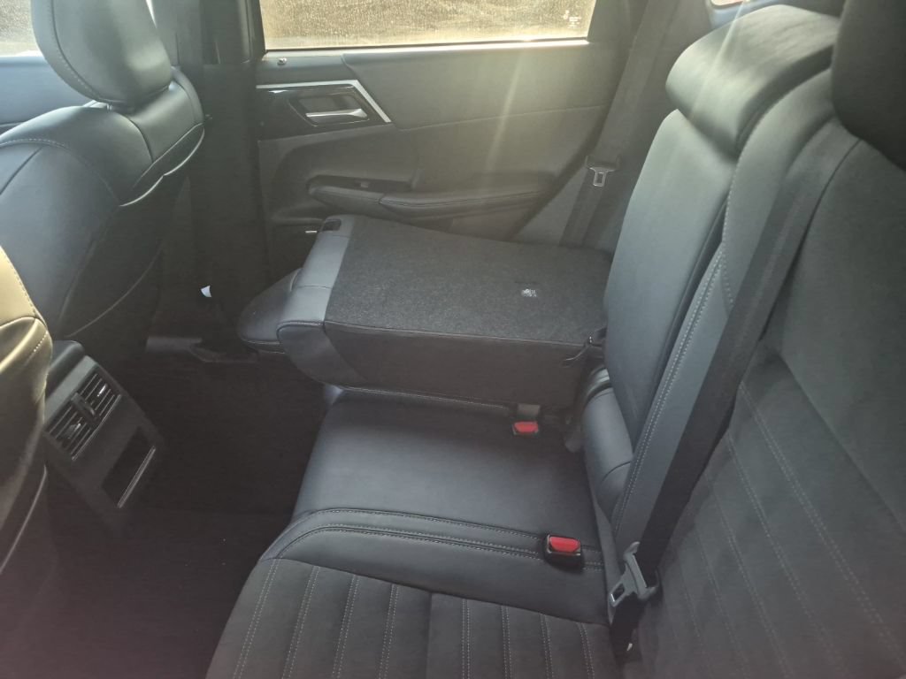 Used 2025 Mitsubishi Outlander SE FWD image 25
