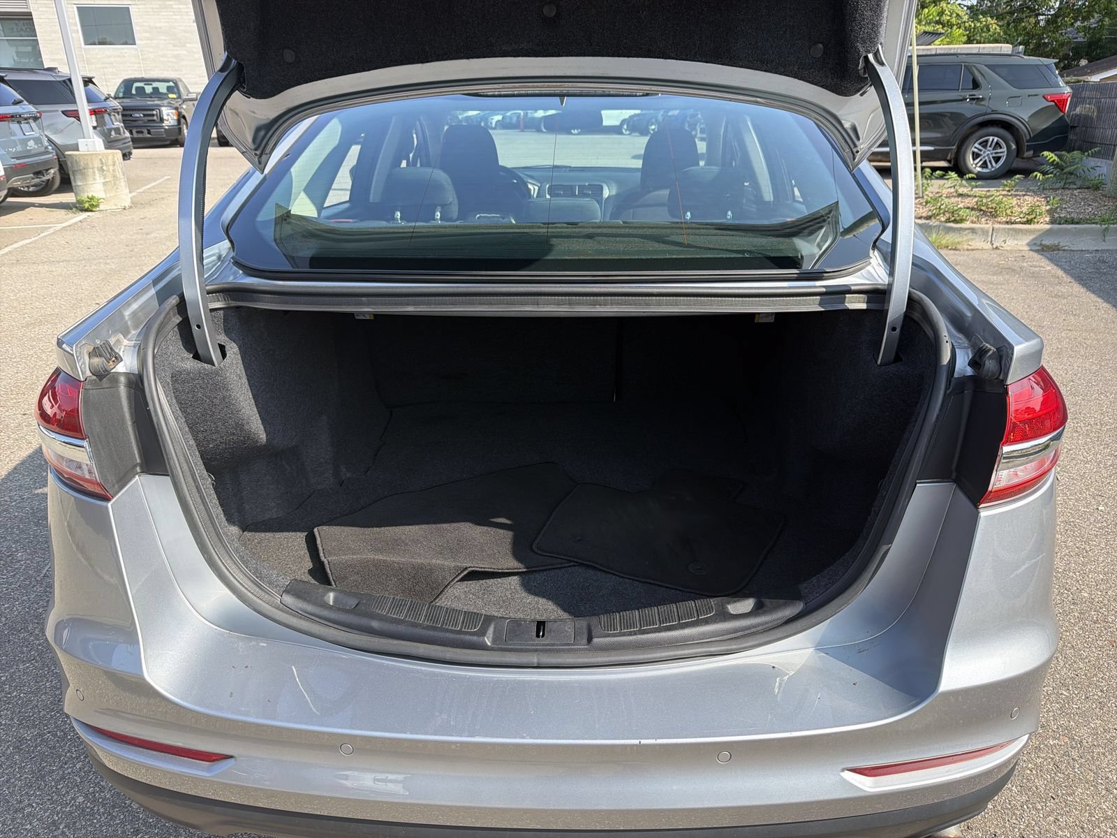 Certified 2020 Ford Fusion SE FWD image 31