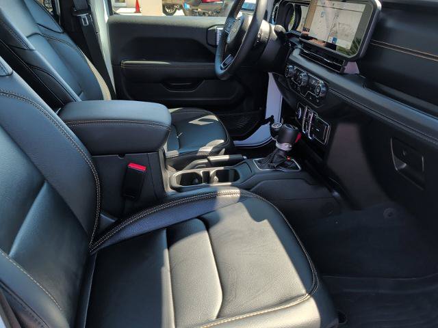 Used 2024 Jeep Gladiator Sport AWD/4WD image 9