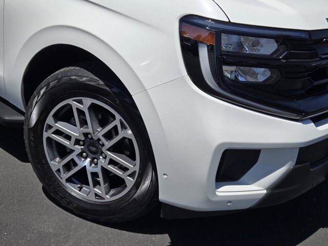 Certified 2025 Ford Expedition Active AWD/4WD image 9