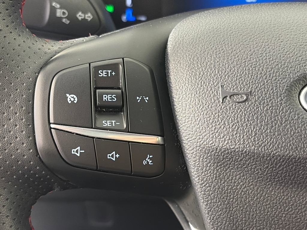 Certified 2025 Ford Escape ST-Line Select AWD/4WD image 17