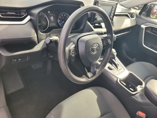 Used 2022 Toyota RAV4 LE image 9