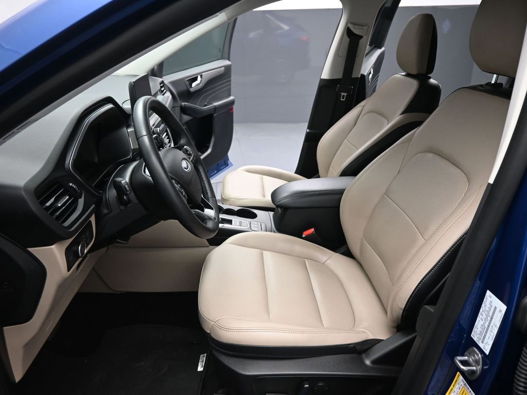 Certified 2022 Ford Escape Titanium w/ Class II Trailer Tow Package image 40