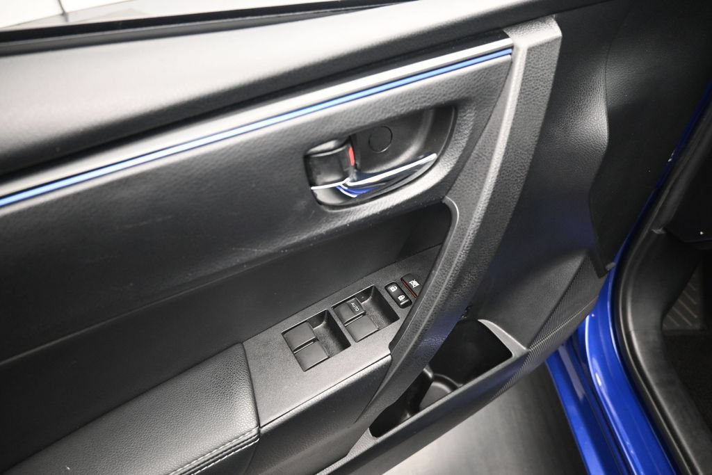 Used 2017 Toyota Corolla SE w/ Carpet Mat Package (TMS) FWD image 10