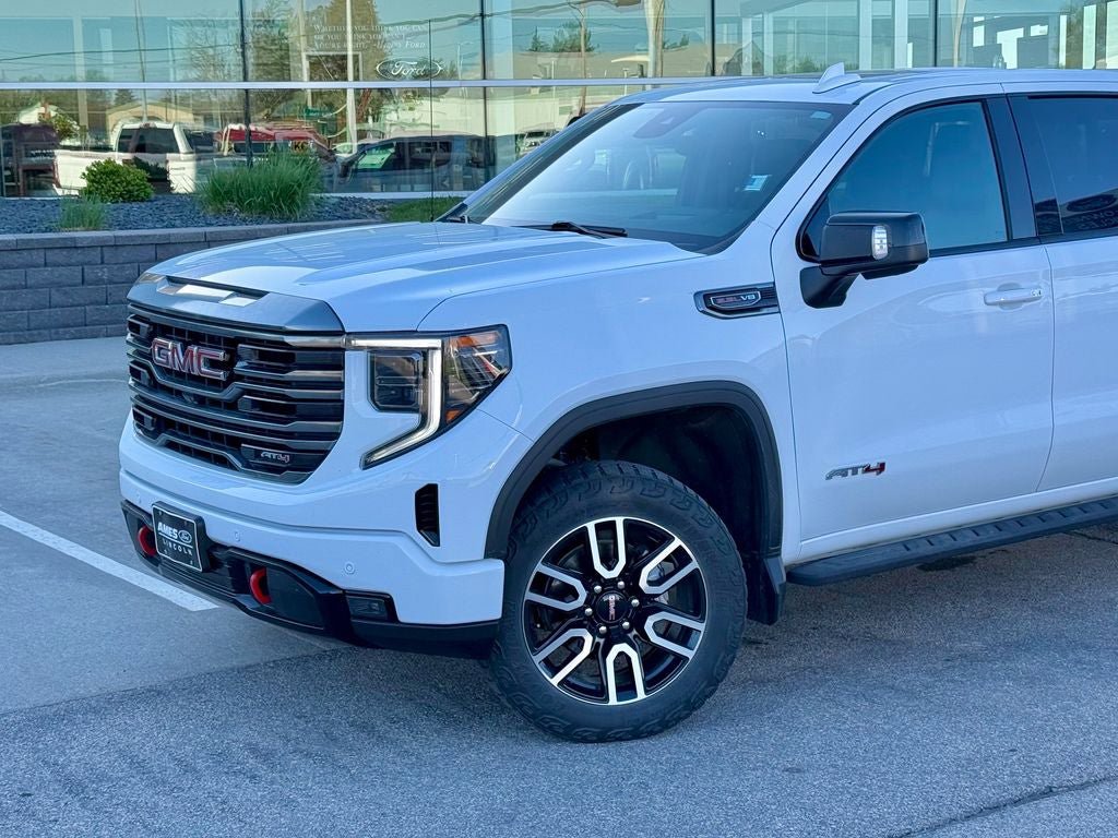 Used 2022 GMC Sierra 1500 AT4 w/ AT4 Premium Package AWD/4WD image 2