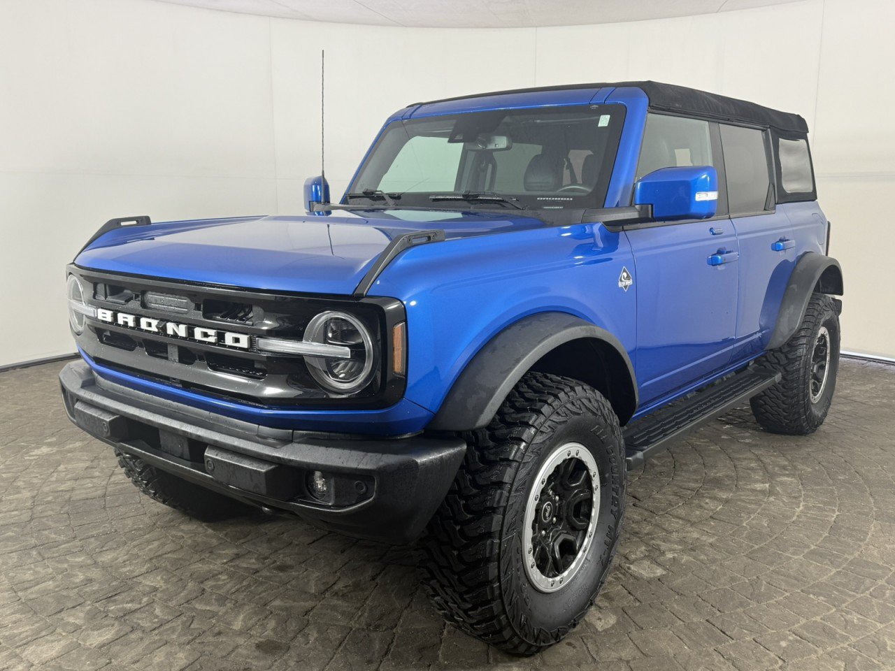 Certified 2022 Ford Bronco Outer Banks w/ Sasquatch Package AWD/4WD image 3