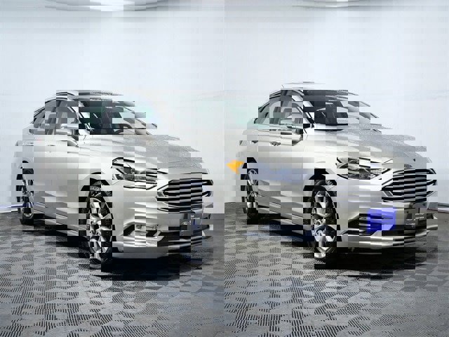 Certified 2017 Ford Fusion SE w/ Fusion SE Technology Package