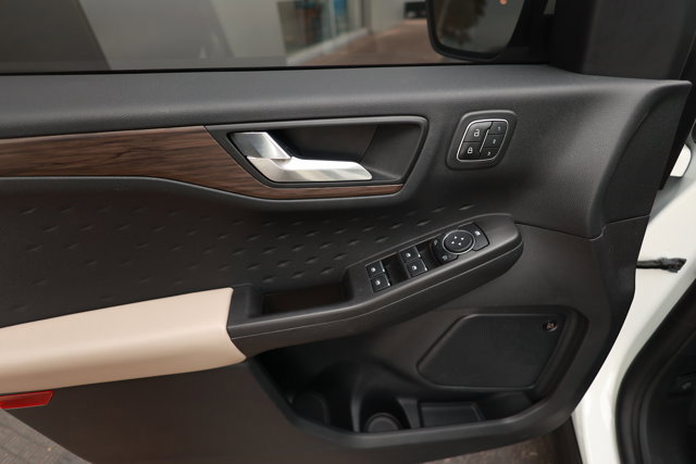 Certified 2020 Ford Escape Titanium AWD/4WD image 17