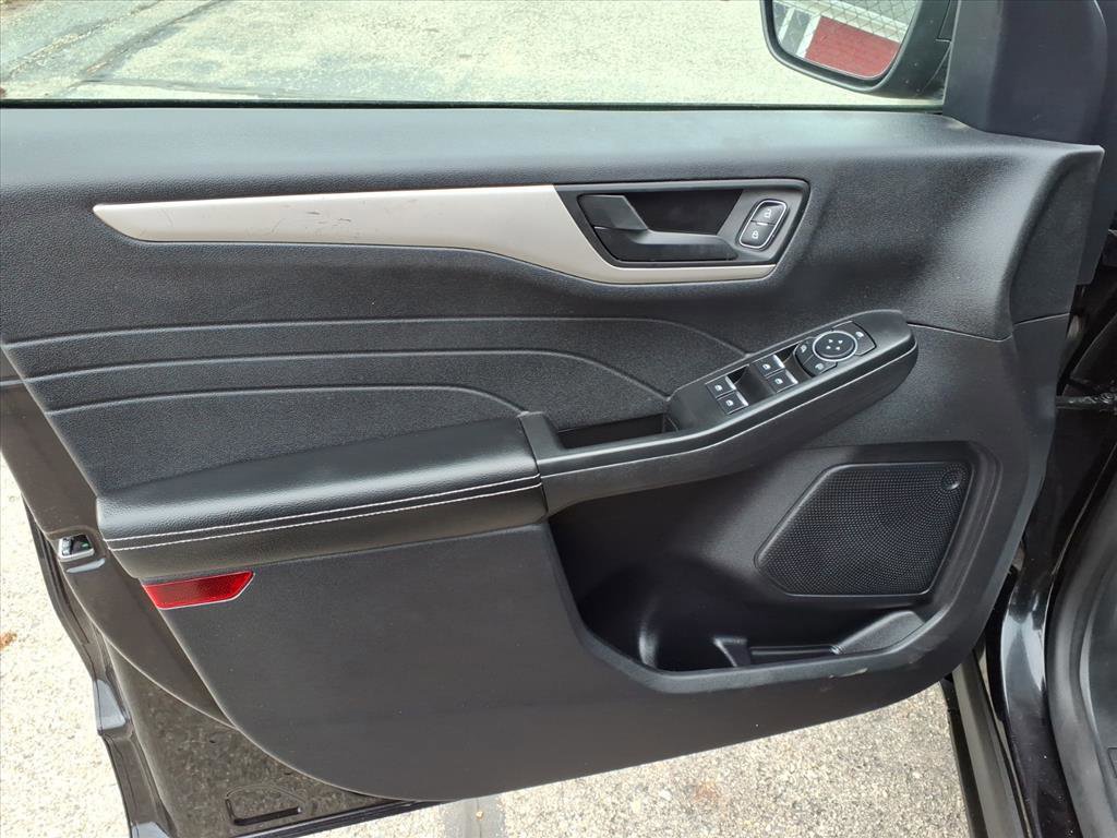 Certified 2022 Ford Escape SE w/ Cold Weather Package image 13