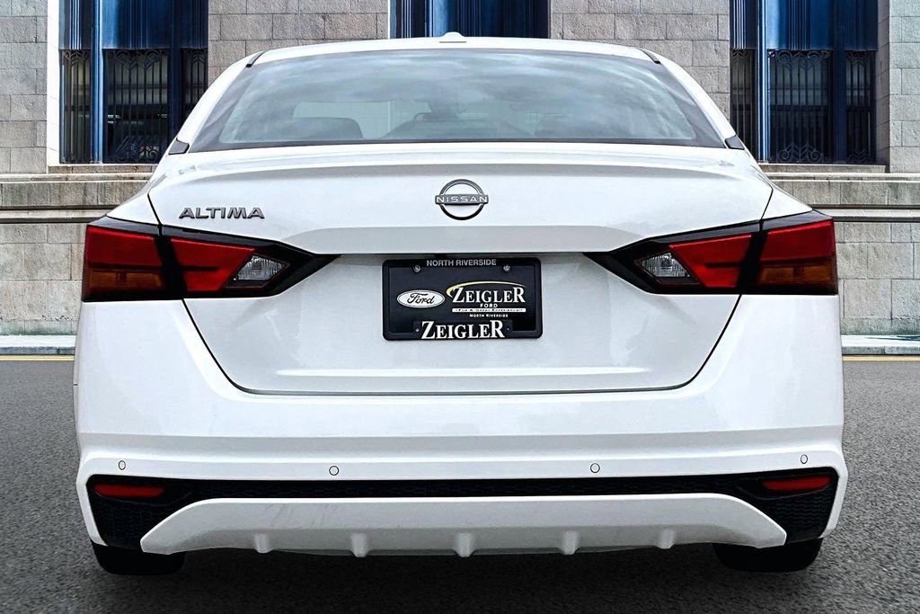 Used 2025 Nissan Altima 2.5 SV FWD image 4