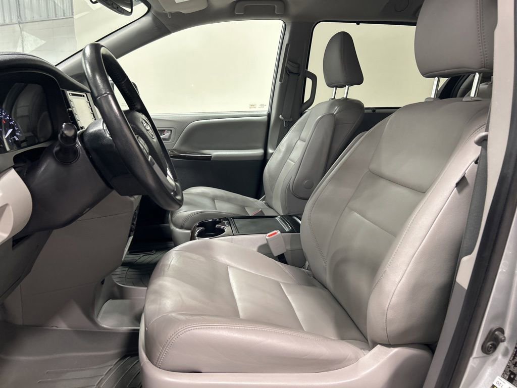 Used 2020 Toyota Sienna XLE FWD image 11