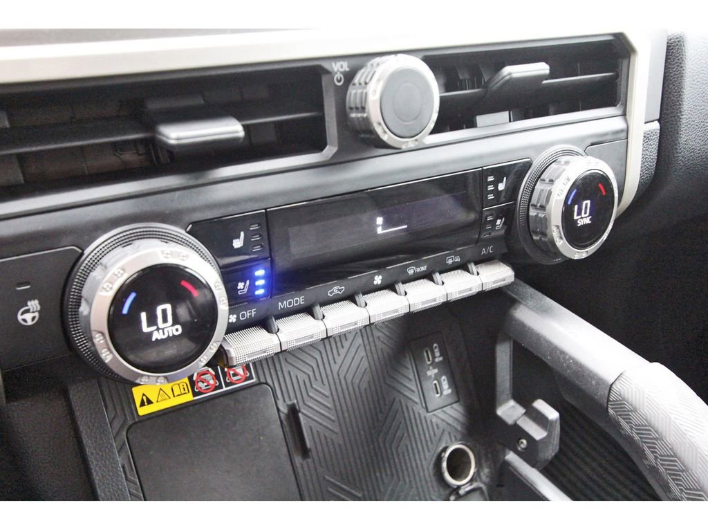 Used 2024 Toyota Tacoma TRD Sport w/ TRD Sport Premium Package AWD/4WD image 26