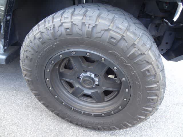 Used 2017 Jeep Wrangler Unlimited Sahara w/ Connectivity Group AWD/4WD image 12